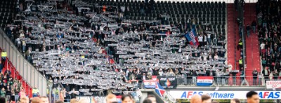 SC Telstar supporters met sjaals tijdens uitwedstrijd in vol uitvak stadion