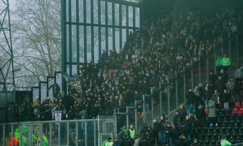 SC Telstar supporters massaal in uitvak tijdens awayday bij uitwedstrijd