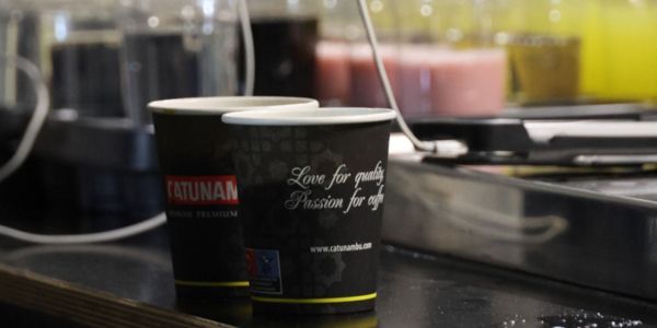 Koffiebekers bij cateringpunt in SC Telstar stadion tijdens wedstrijdbezoek seizoen 2025-2026