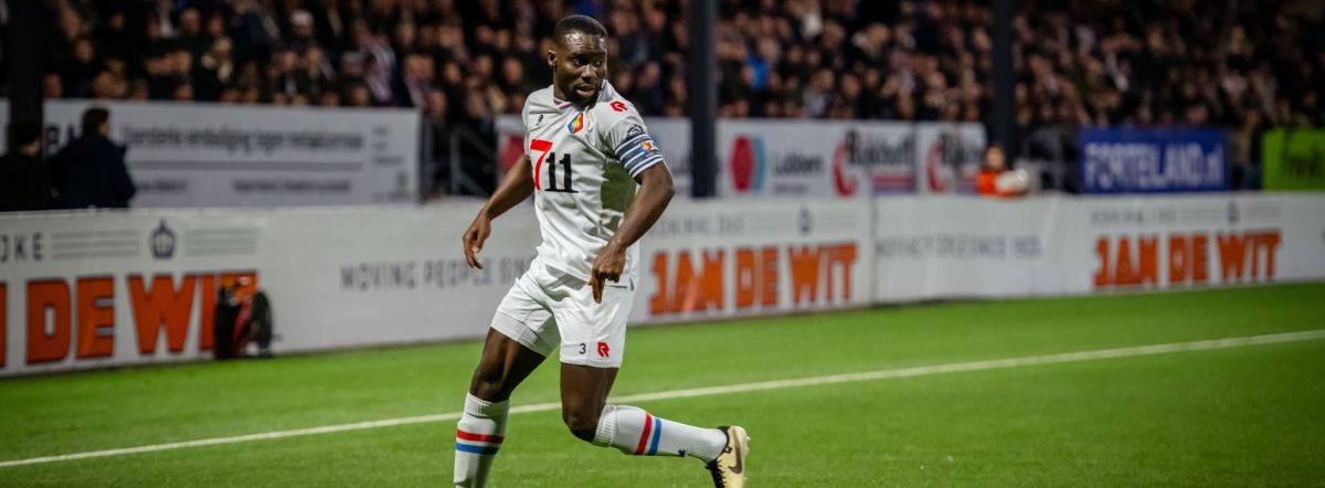 Mitch Apau vertrekt na dit seizoen bij Telstar